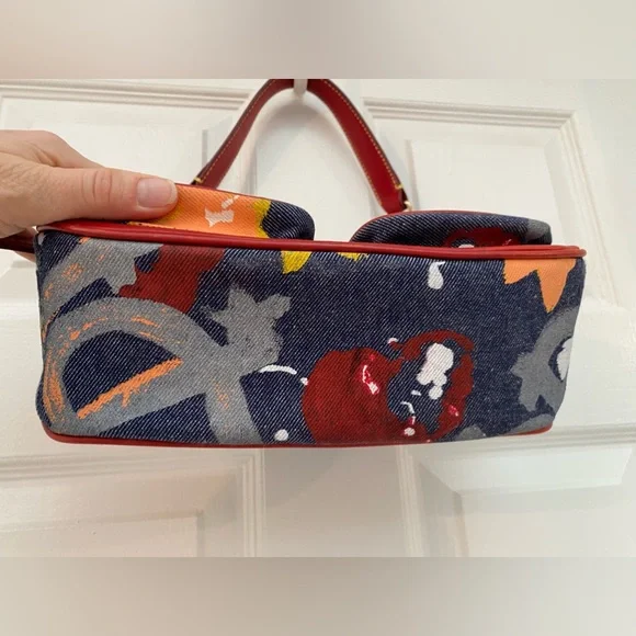 Vintage Dooney & Bourke RARE Red Paint-splash Small Banana Baguette Bag NWOT - Picture 4 of 16